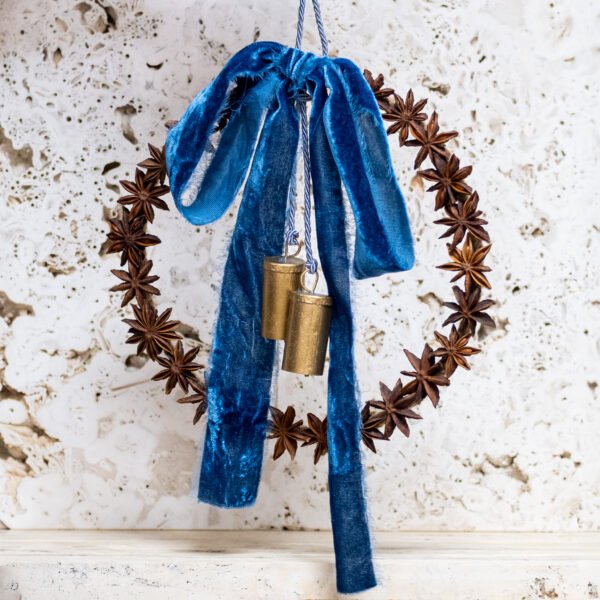 Žvaigždinio anyžiaus vainikėlis su mėlynu kaspinu