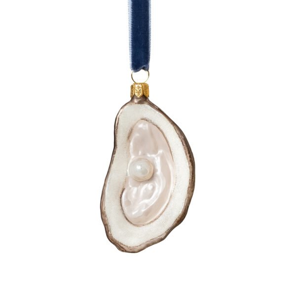 Austrė su perlu ir sniegeliu