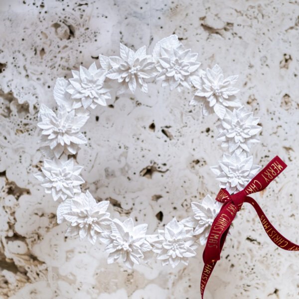 Baltos Puansetijos vainikėlis