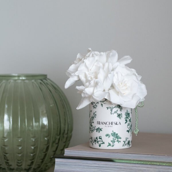 Kvapni stabilizuotų  5 baltų gardenijų kompozicija - difuzorius (žalia vazelė)