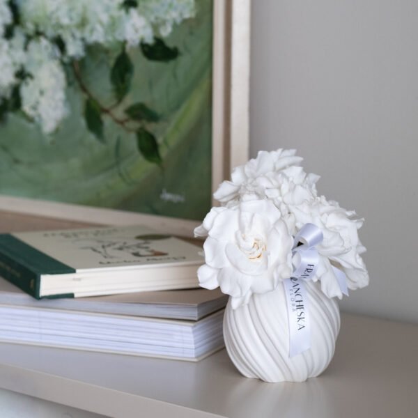 Kvapni stabilizuotų  5 baltų gardenijų kompozicija - difuzorius